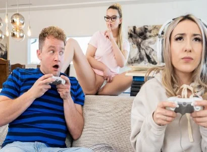 cô ấy ham chơi game đến mức bị bạn thân giành mất người yêu